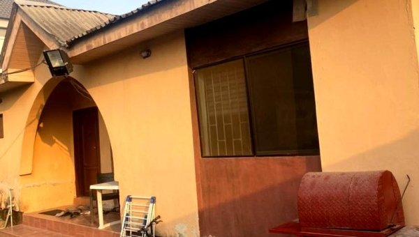 BUNGALOW FOR SALE !